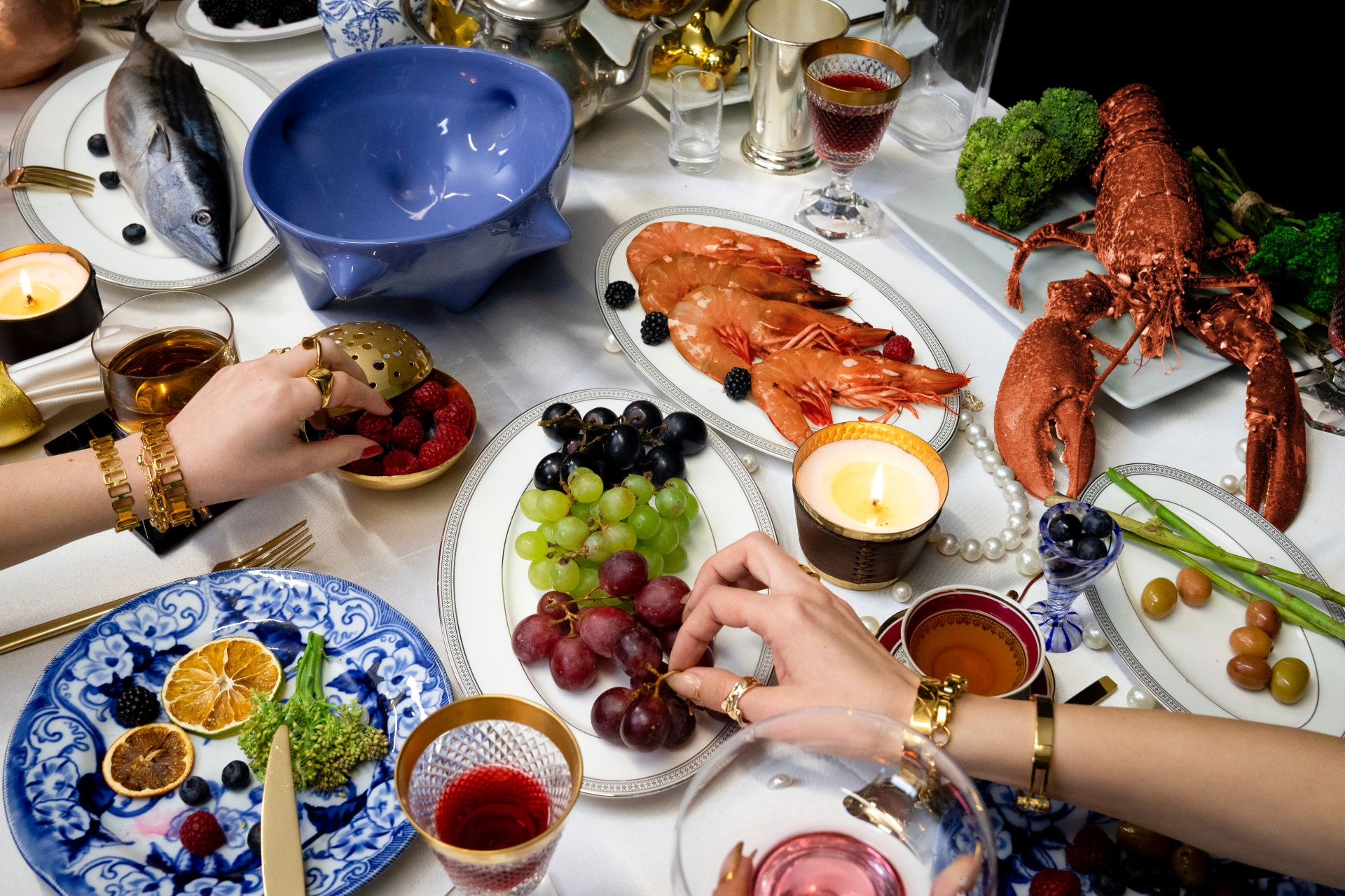 ZIYARET-SOFRASI-MAVI-BANQUET-TABLE-SPIKY-VASE
